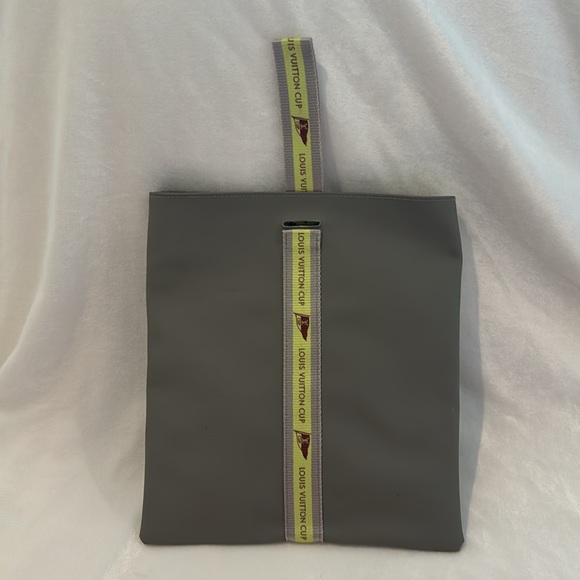 Louis Vuitton Pouch - Picture 7 of 9